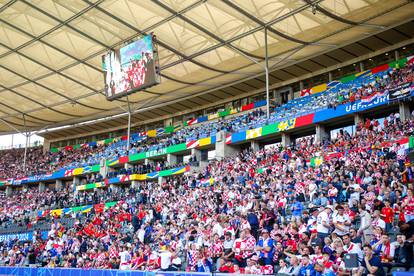 FOTO Hrvatsku u Berlinu prate deseci tisuća navijača, stadion je većinski obojan u 'kockice'