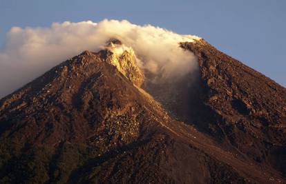 Budi se vulkan Merapi koji je 1930. god. odnio 1300 života