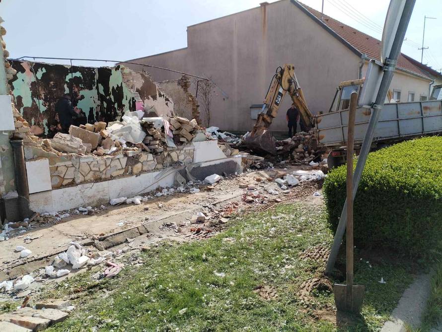 Produžni kabel uzrokovao požar u Donjem Miholjcu: 'Sin nas je probudio vatra je sve progutala'