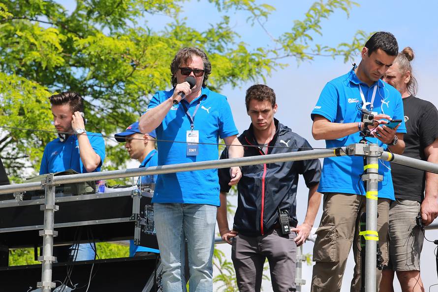 Više od 8 tisuća trkača danas u Zadru trčalo 'Wings for life'