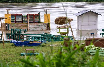 Sava potopila prostor Green River Festa: 'Voda je dosta toga odnijela, ali nešto smo i spasili'