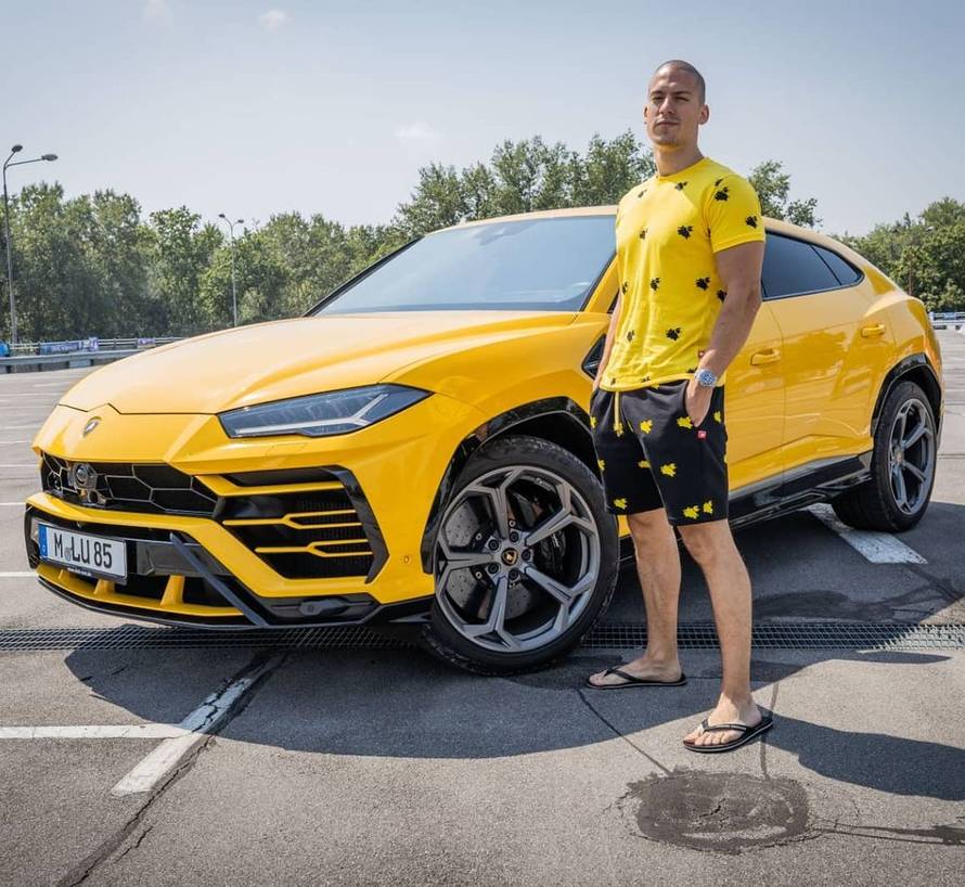 Baka Prase zatečen: Pauk mu je odvezao skupog Lamborghinija