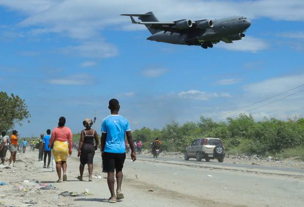 Residents flee as rival gangs clash in Port-au-Prince