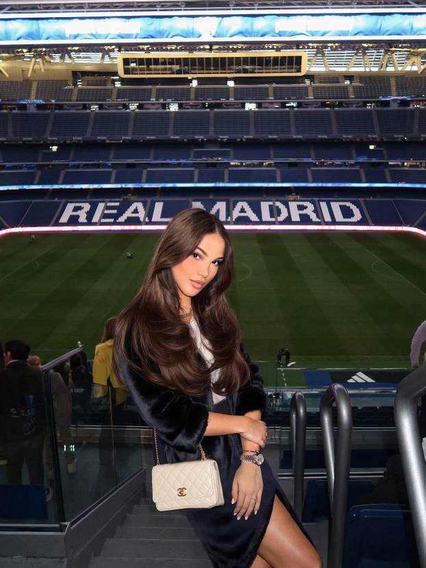 FOTO 'Mostarska Kardashianka' u haljini koja spaja Hrvatsku i BiH: 'Dvije nacije, jedna ljubav'