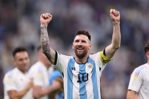 KATAR 2022 - Argentisnki igrači slave ulazak u finale Svjetskog prvenstva 