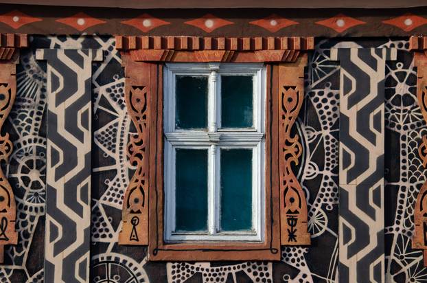 FOTO Grad pretvoren u galeriju: Pogledajte predivne murale na kućama i zgradama u Čačku