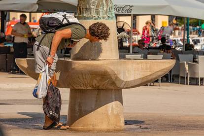 Rovinj: Fontana Dječaka s ribom omiljeno je mjesto za osvjeziti se