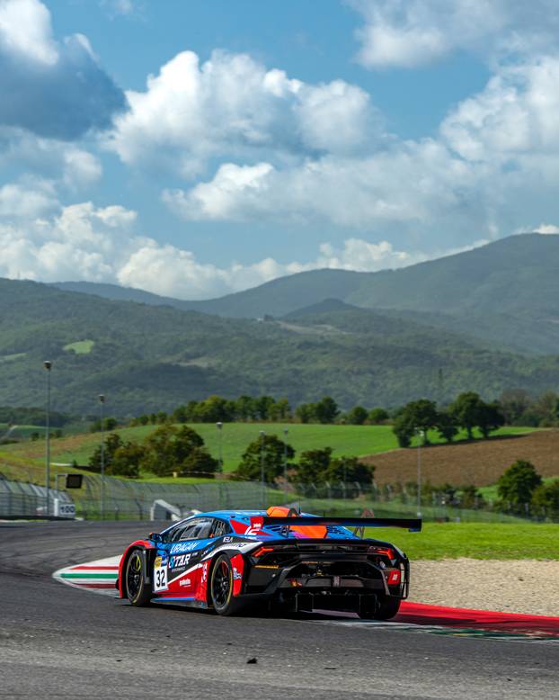 FOTO 24sata na utrci u Italiji. Pogledajte spektakl s hrvatskim vozačem za volanom Huracana