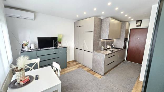 FOTO Čim uđete u ovaj stan - u kuhinji ste! Pogledajte za koliko prodaju ovih 23m2 u Zagrebu...