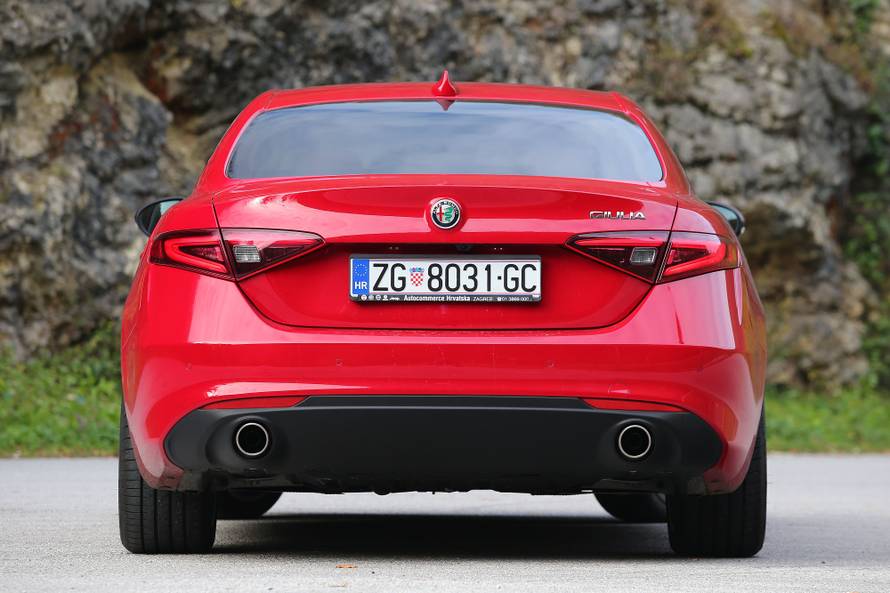 Giulia vas prvo očara izgledom, a zatim vas oduševi u vožnji