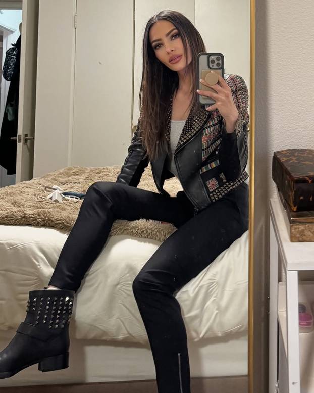 FOTO Ovo je mlađa sestra Sofije Vergare: Sandra je manekenka i glumica, ulazi u reality vode...