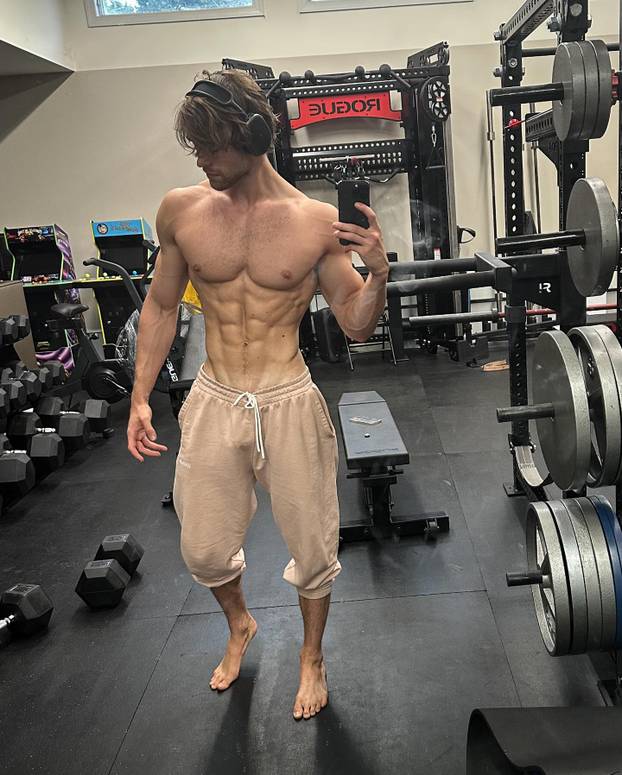 Od mršavog klinca do fitness modela i pozicije  kreativnog direktora Gymsharka