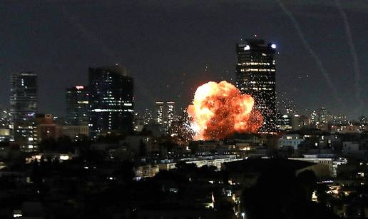 FOTO Iranska balisti&ccaron;ka raketa pogodila Tel Aviv: Poginula jedna osoba, scene su stra&scaron;ne...