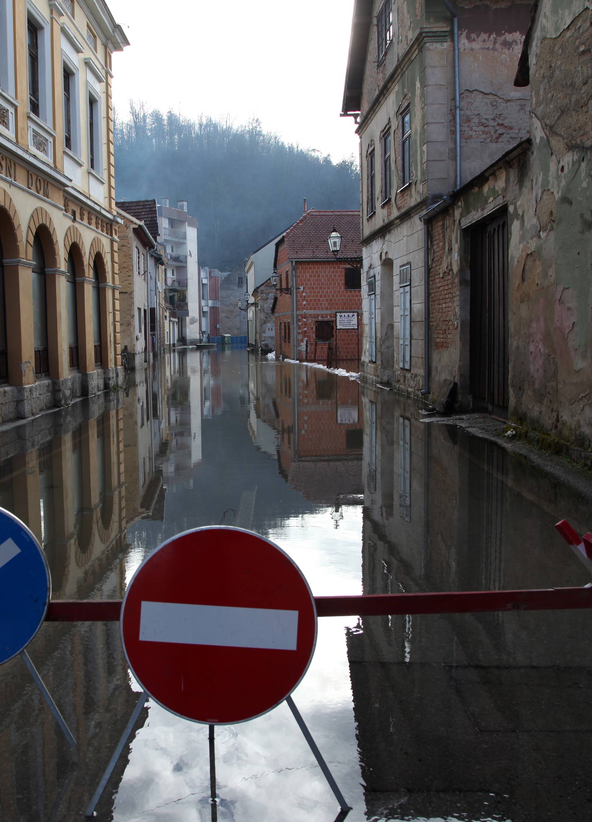 Šest kuća potpuno je uništeno: Ljudi su se na vrijeme spasili