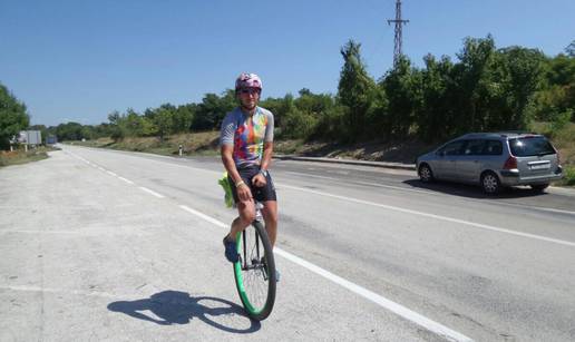 Vježbao godinu dana: Prešao je Istru na monociklu na 35 °C