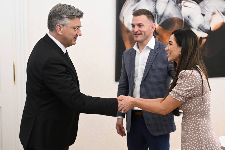 Stipe Miočić dobio je hrvatsku domovnicu! Evo što je poklonio premijeru Plenkoviću
