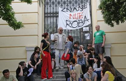 Promijenili brave na zgradi da studenti ne bi mogli ući