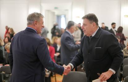 Sve je izgledalo kao da su se gosti došli pokloniti i poljubiti ruku Ivanu Turudiću...