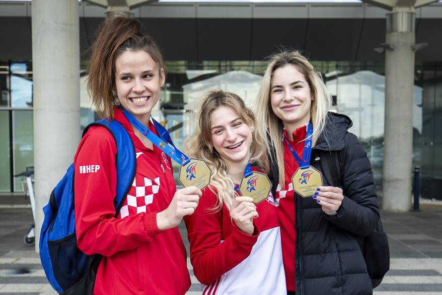 Kastel Stafilic: Organiziran docek za Mateu Jelic, Brunu Vuletic i Lenu Stojkovic