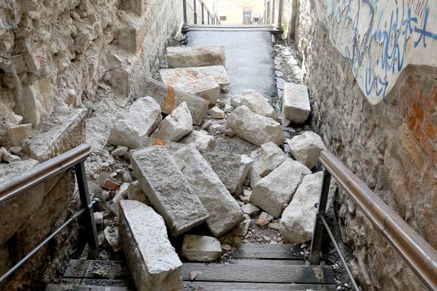 Zagreb: Ni nakon dva i pol mjeseca nakon potresa Male stube prema Tkalčićevoj nisu prohodne