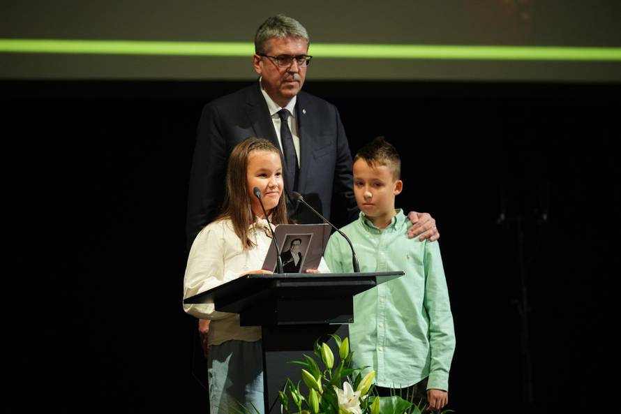 FOTO Emotivna komemoracija: O Halidu pričali njegovi bližnji, mnogi nisu mogli sakriti suze...