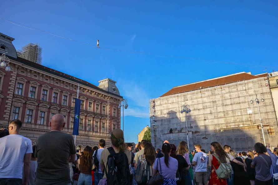 Zagreb: Antonia Gašparov hodala je po žici iznad Manduševca