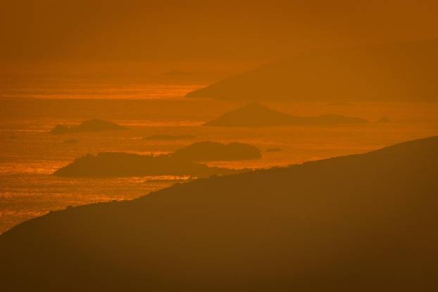 Mosor: Pogled sa Zvjezdanog Sela Mosor na zalaz sunca iznad Splita