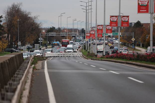 Zagreb: Velike gužve zbog zatvaranja prometnica u blizini zgrade Vjesnika