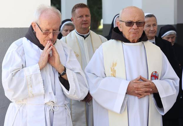 Šibenik: Na blagdan Svih svetih misno slavlje predvodio je mons. Tomislav Rogi?