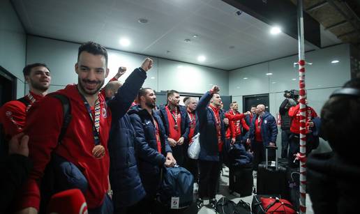 VIDEO Rukometa&scaron;i zapjevali '&Ccaron;avoglave', pogledajte fe&scaron;tu