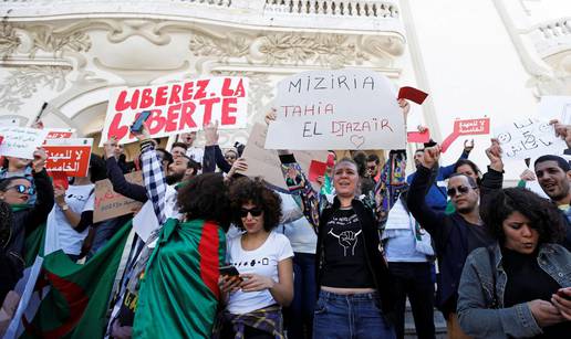 Sukobi u Alžiru: Ne daju mu da bude peti put predsjednik