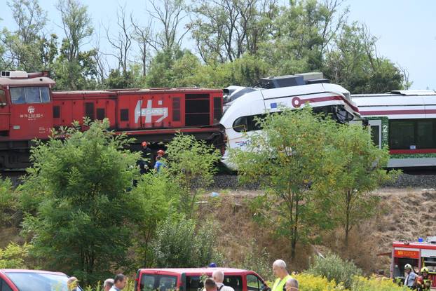 Putnički i teretni vlak sudarili su se  između Gradeca i Svetog Ivana žabno