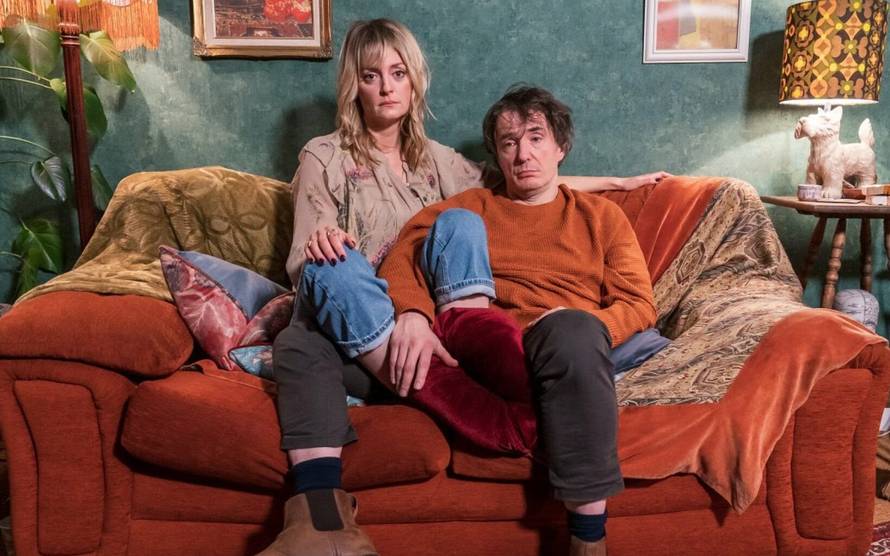 Dylan Moran vratio se na male ekrane: Komičar glumi u seriji 'Stuck', a uskoro stiže u Zagreb