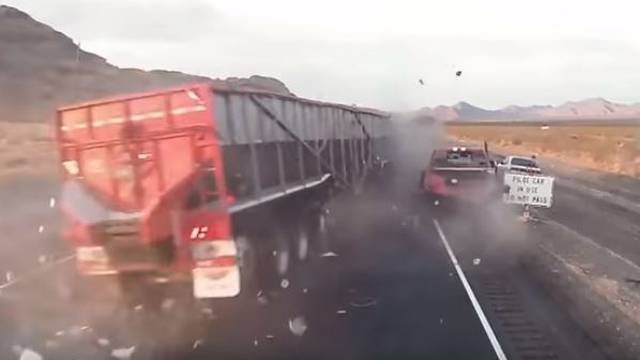 Uznemirujuće: Vozač kamiona zaspao i zabio se u automobile