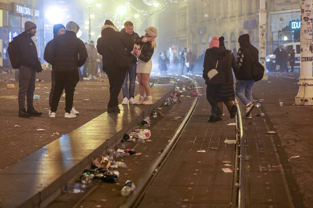 Zagreb: Nakon proslave Nove godine ostala je velika količina otpada