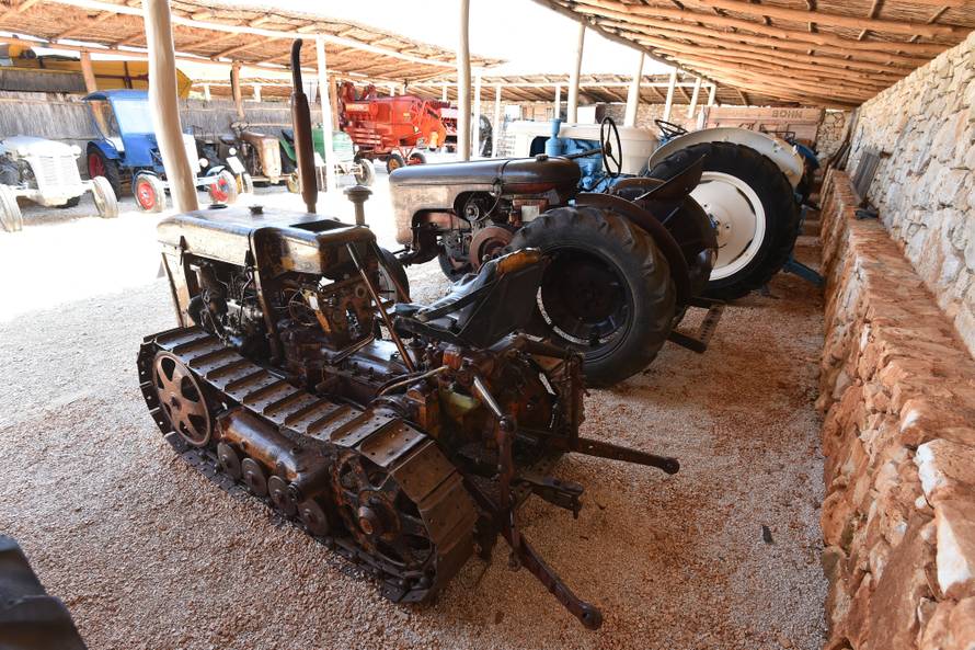 Silvio je naš kralj traktora: U kolekciji ima Ferrari, Porsche...