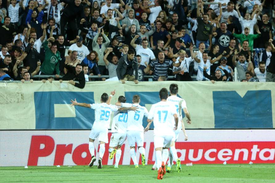 Rijeka kažnjena zbog pogrdnog pjevanja, Hajduk zbog baklji...