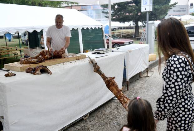 Sinj: Okupljanje ljudi u Sinju uoči 310. Sinjske alke