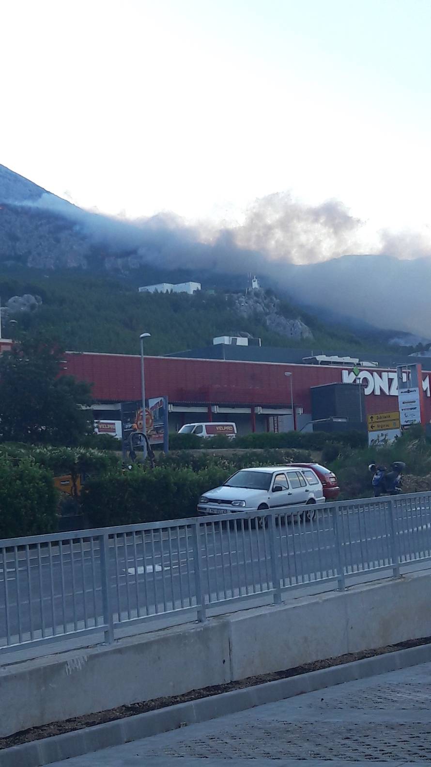 Kanader pomaže u gašenju, u Makarsku stiže i 150 vojnika