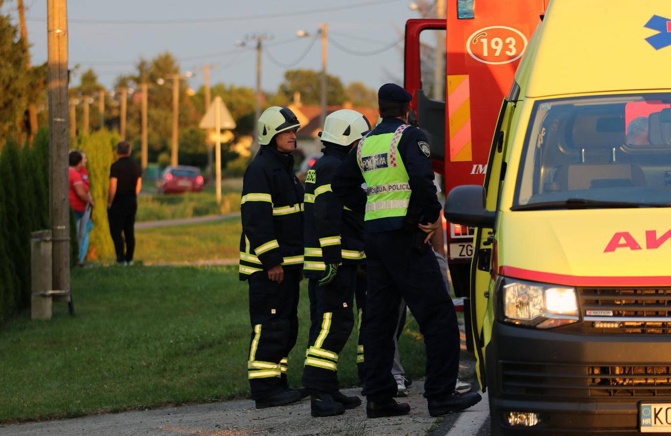 Vozačica je sletjela s ceste blizu Koprivnice, izvukli je vatrogasci