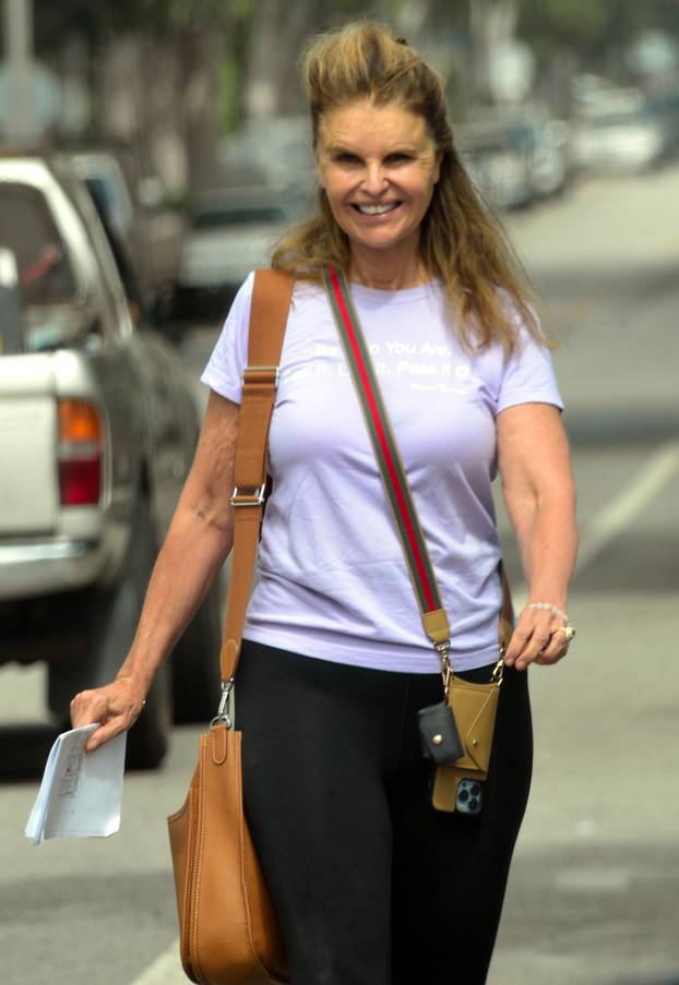 EXCLUSIVE: PREMIUM EXCLUSIVE RATES APPLY - Maria Shriver Looks Unrecognizable In Santa Monica Amidst Speculation That She Has Recently Undergone Cosmetic Surgery