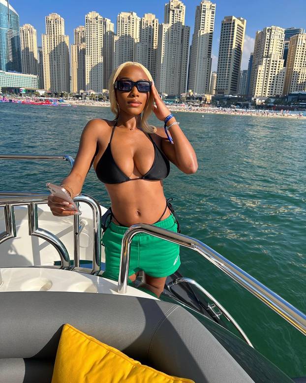 FOTO Arsenalovac osvojio njeno srce prije Premiershipa. Kupio i prsten koji vrijedi bogatstvo