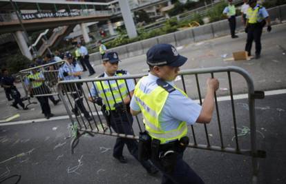 Prosvjedi su se 'oteli kontroli': Policija uklonila dio barikada