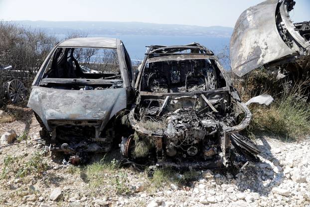 Omiš: Veliki broj izgorenih automobila u požaru