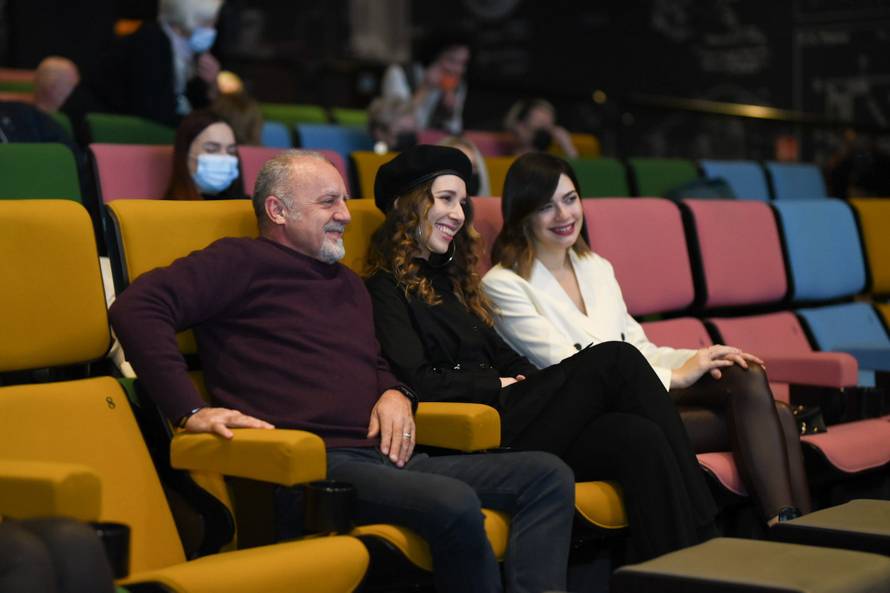 Gibonni i naše brojne pjevačice novom obradom pjesme pružili podršku ženama s rakom dojke