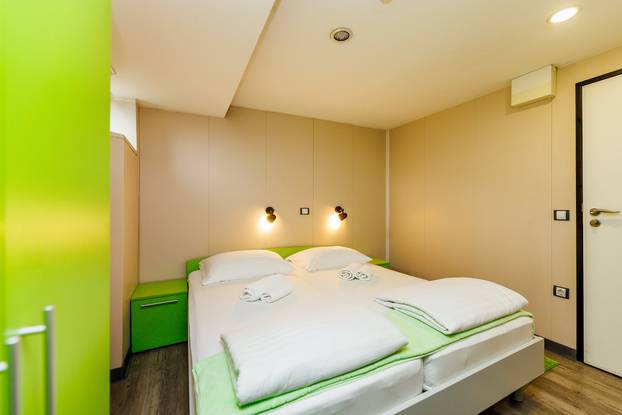 FOTO Zavirite u prvi brod-hotel u Hrvatskoj: Noćenje na ovom brodu u Rijeci ima posebnu čar