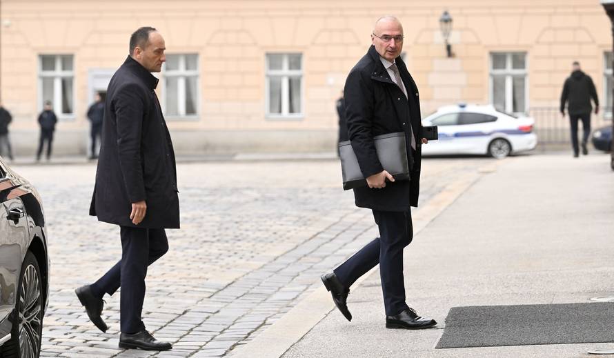 Zagreb: Dolazak na sjednicu Vijeća za nacionalnu sigurnost i Vijeća za obranu