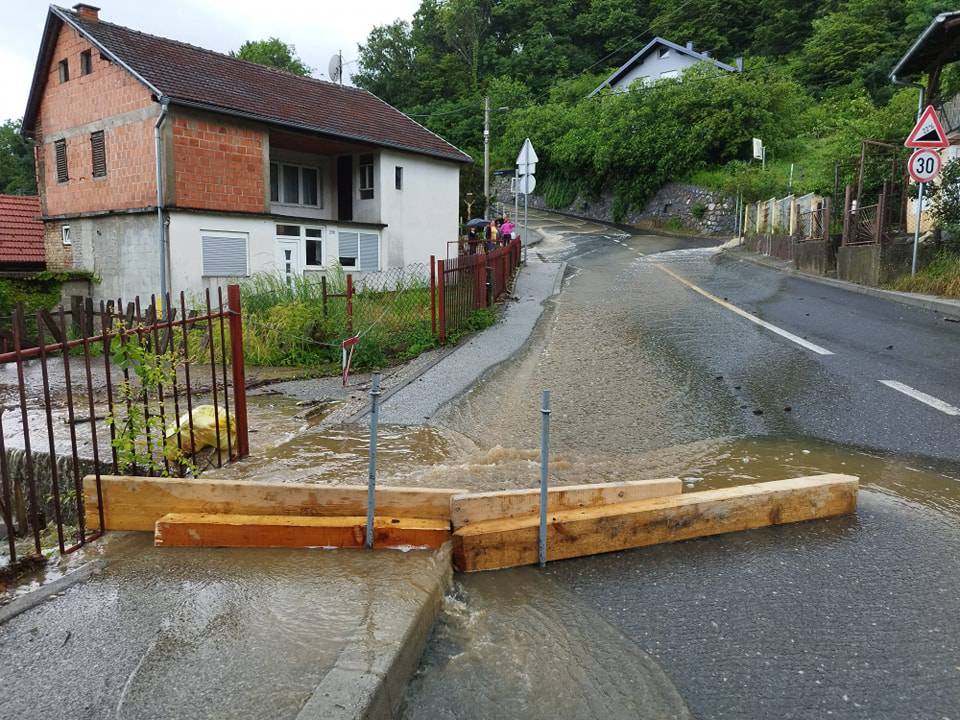 Odron na Sljemenu: 'Pada jaka kiša, potoci cure na sve strane'