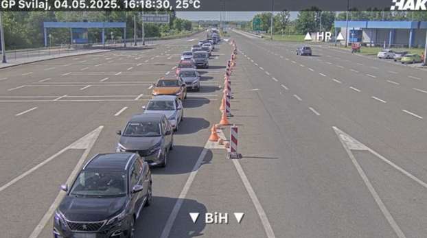 FOTO Kilometarske kolone i zastoji na autocestama. Na granicama višesatna čekanja