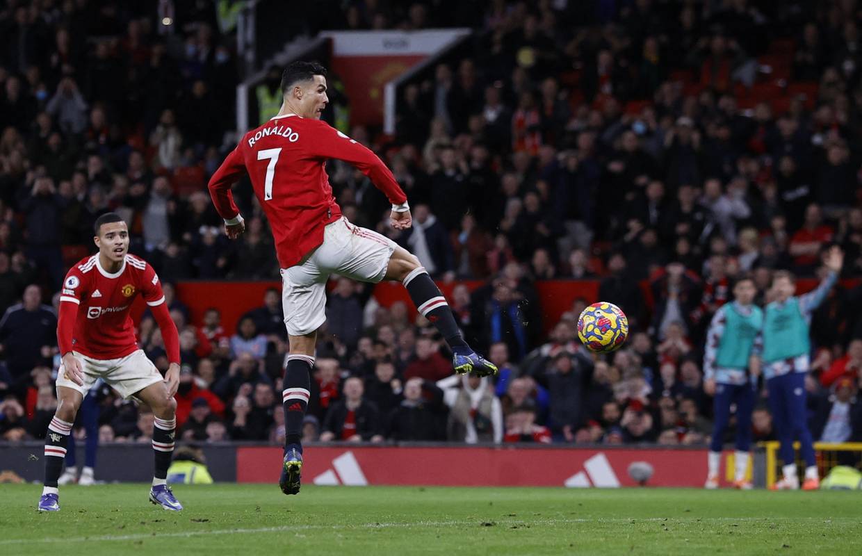 Ronaldo zabio otpadak, United za kraj godine svladao Burnley